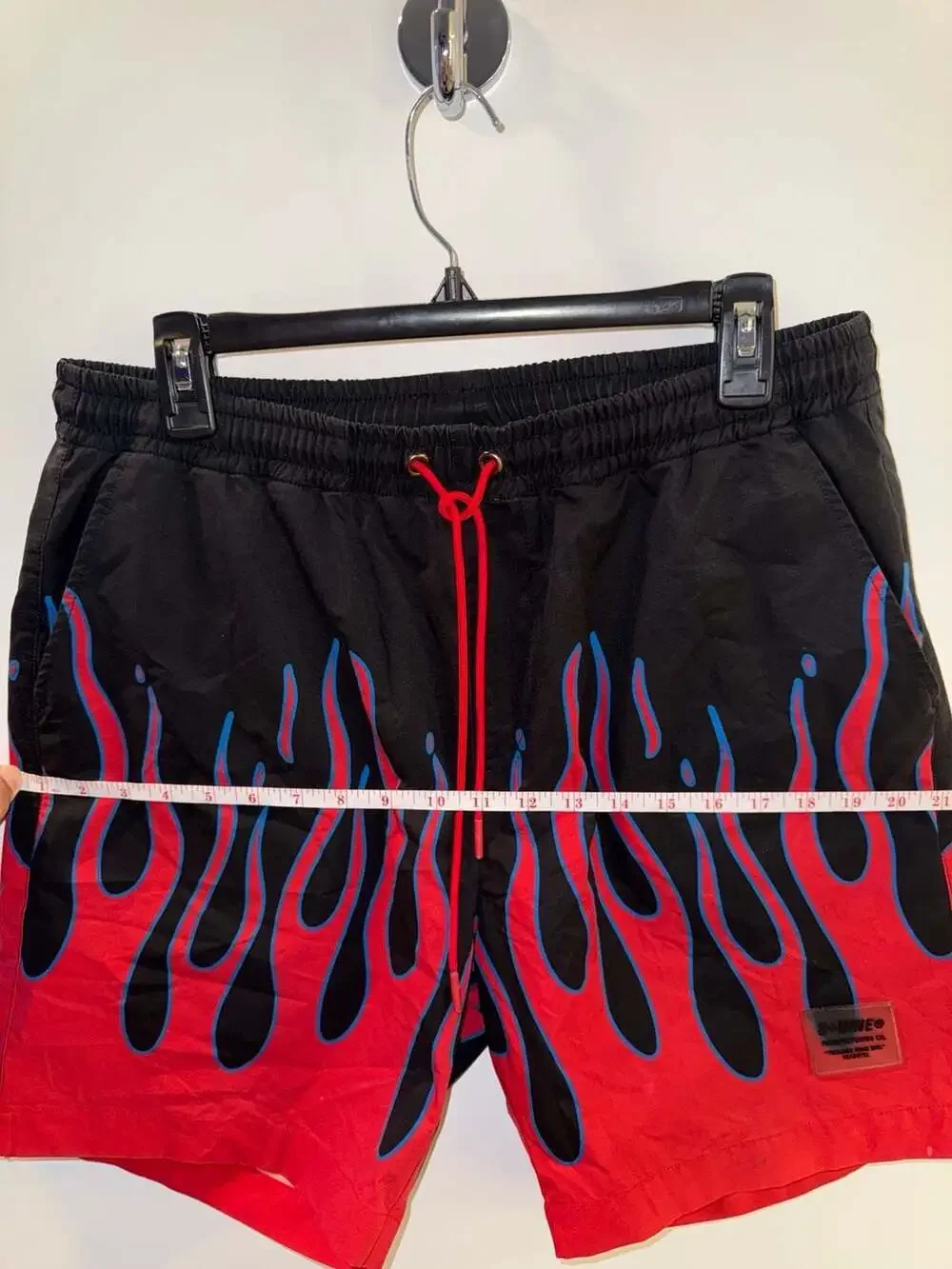 8&Nine Manufacturing Co. Flame Print Shorts Size Large